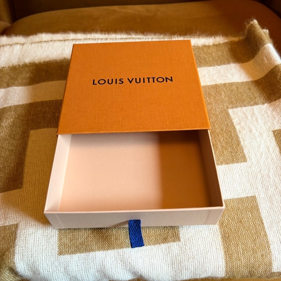 Louis Vuitton Square Small Gift Box 6.5 x 6.5 x 1.8 in with Ribbon & Dust Bag - Picture 7 of 10